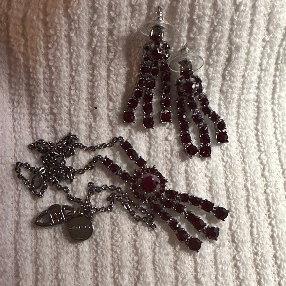 Givenchy red crystal earrings and necklace set. No box or tags. Great condition - Picture 5 of 7
